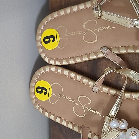 NWT Jessica Simpson Gold Beliva Sandals with Seashell & Pearl Details size 9 - Picture 4 of 7